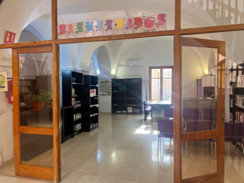 Entrada a la biblioteca