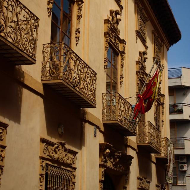 Fachada de la biblioteca Santomera